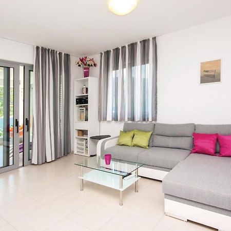 Stunning Apartment In Grebastica With Kitchen Εξωτερικό φωτογραφία