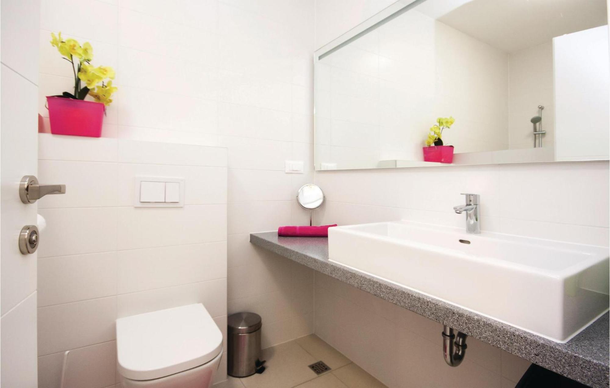 Stunning Apartment In Grebastica With Kitchen Εξωτερικό φωτογραφία