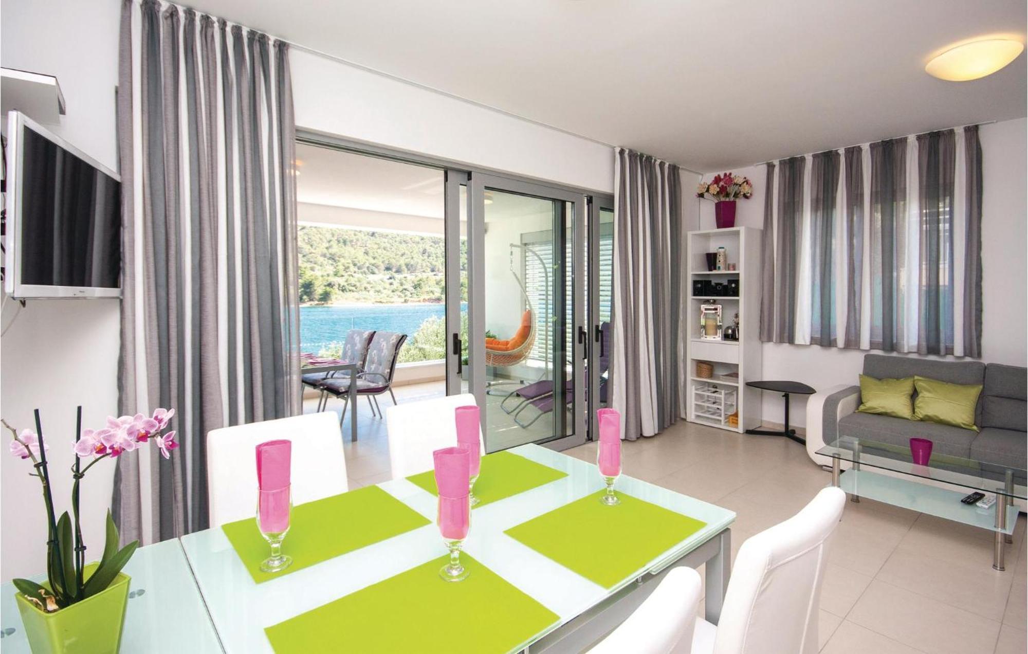 Stunning Apartment In Grebastica With Kitchen Εξωτερικό φωτογραφία