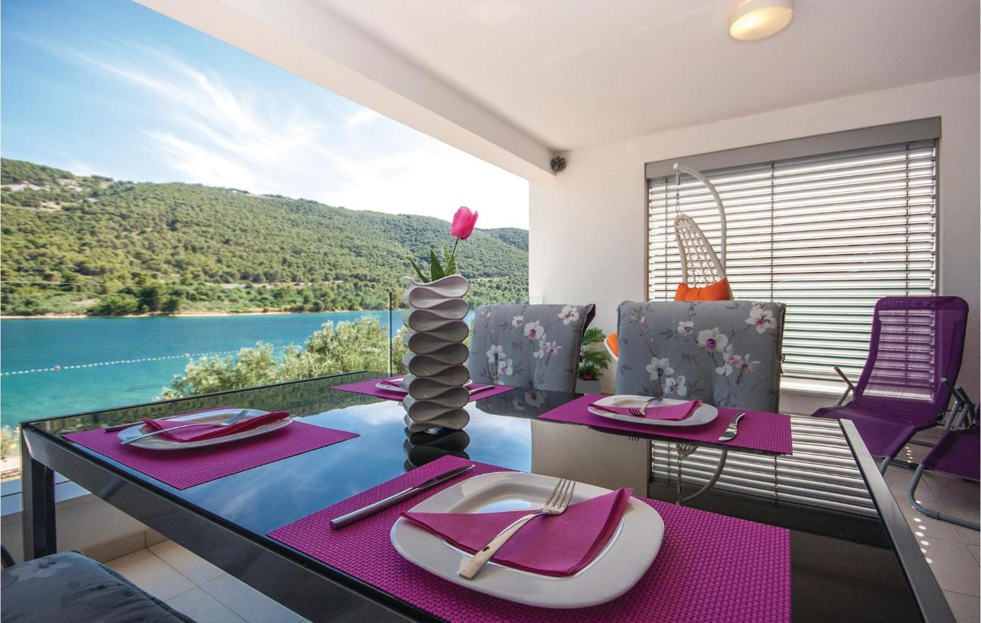 Stunning Apartment In Grebastica With Kitchen Εξωτερικό φωτογραφία