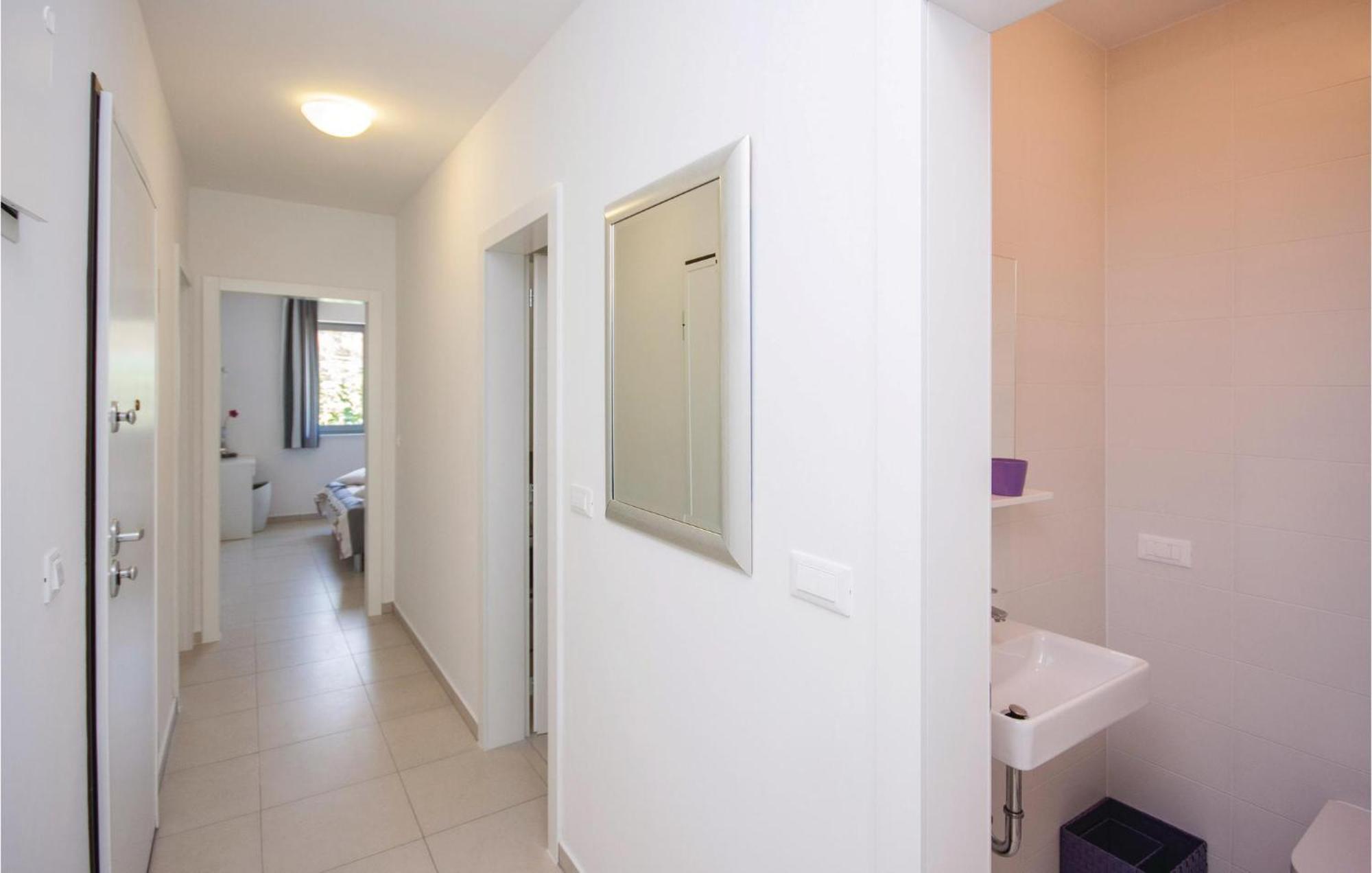 Stunning Apartment In Grebastica With Kitchen Εξωτερικό φωτογραφία