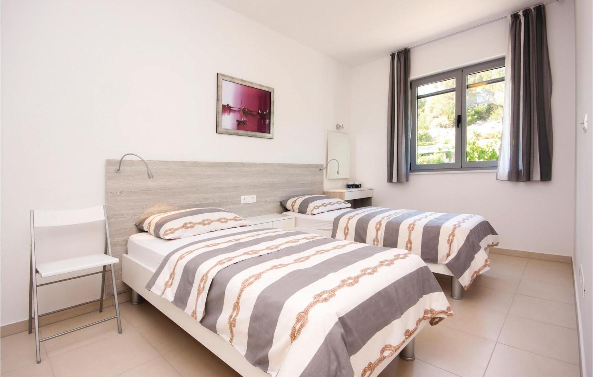 Stunning Apartment In Grebastica With Kitchen Εξωτερικό φωτογραφία