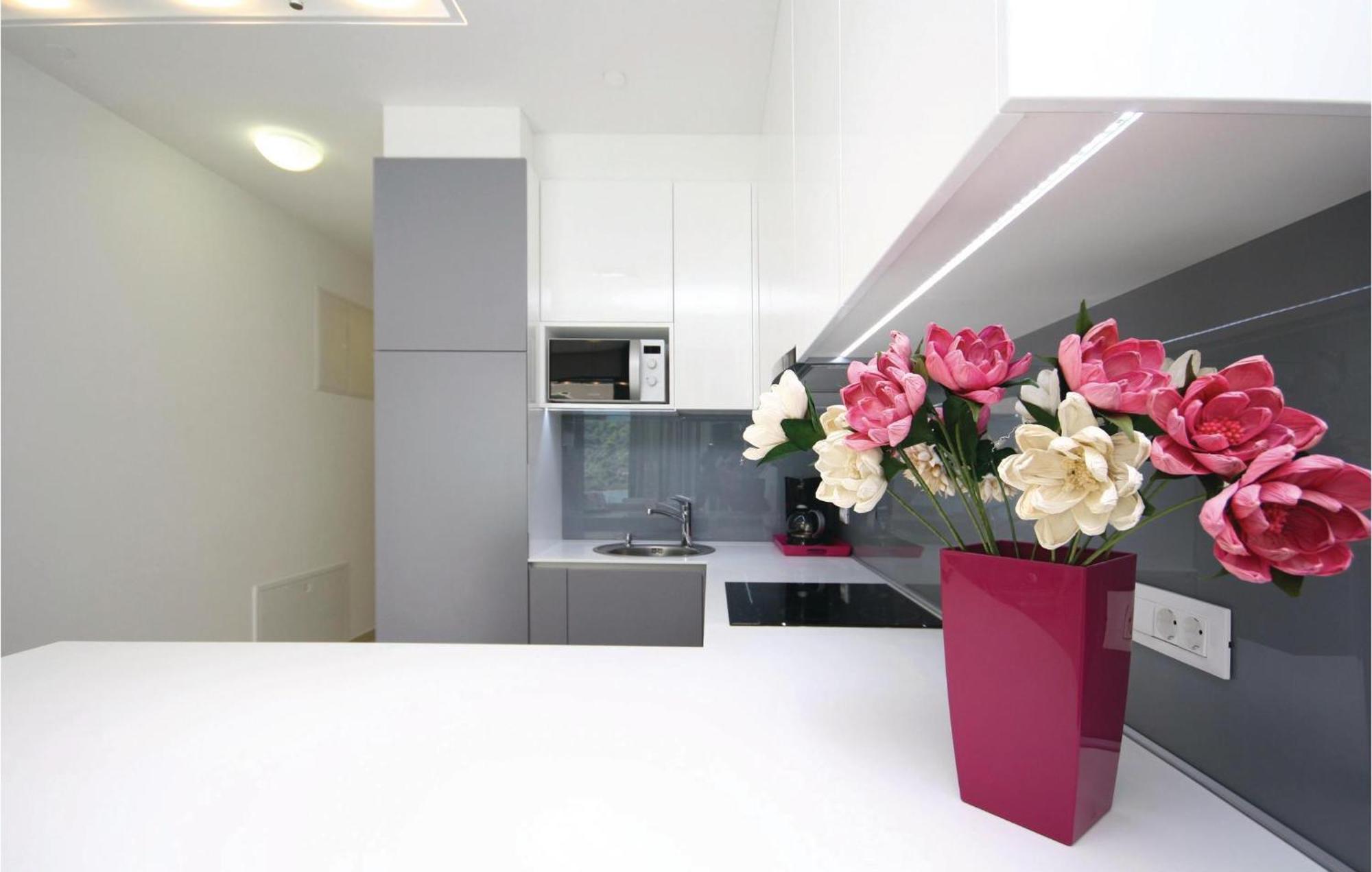 Stunning Apartment In Grebastica With Kitchen Εξωτερικό φωτογραφία
