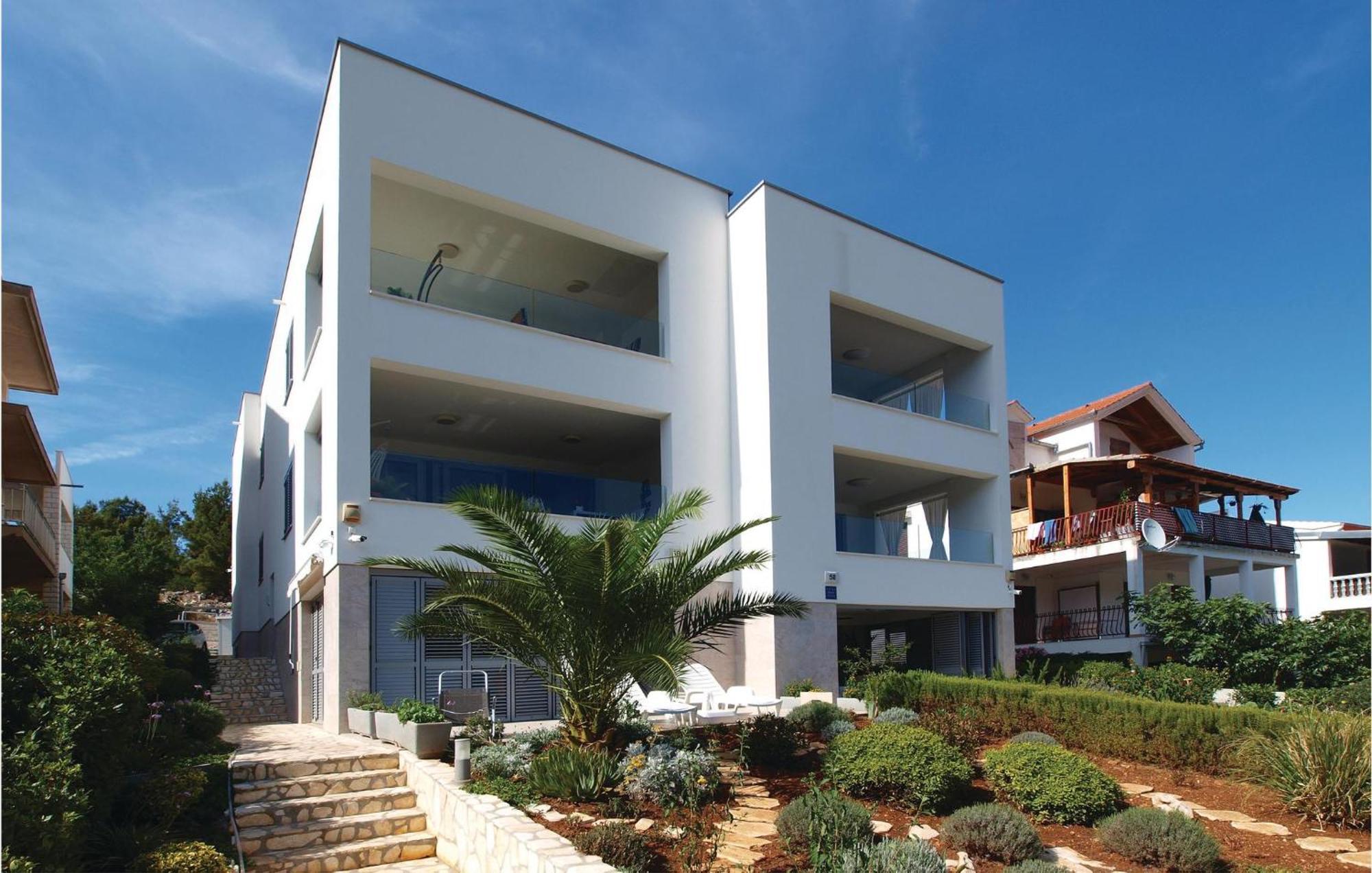 Stunning Apartment In Grebastica With Kitchen Εξωτερικό φωτογραφία