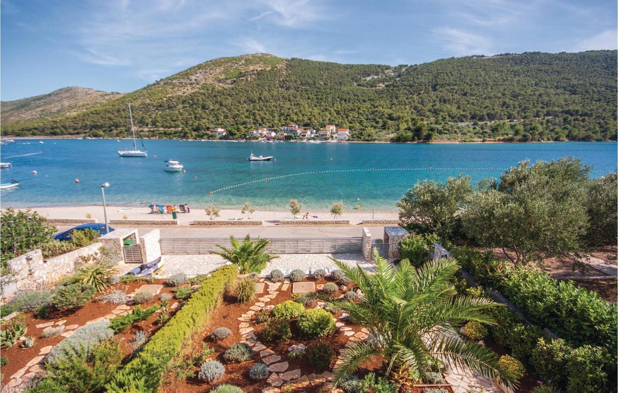 Stunning Apartment In Grebastica With Kitchen Εξωτερικό φωτογραφία